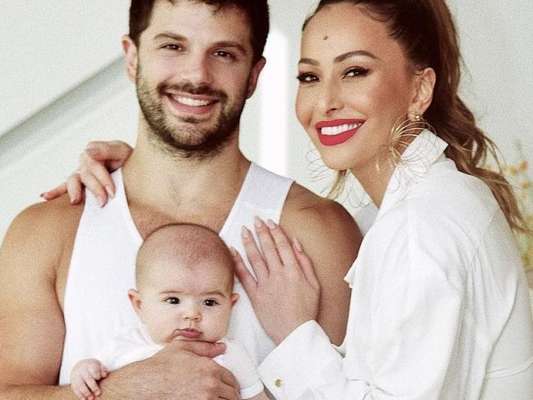 Sabrina Sato e Duda Nagle colocam filha, Zoe, para dançar com hit infantil nesta sexta-feira, dia 22 de março de 2019