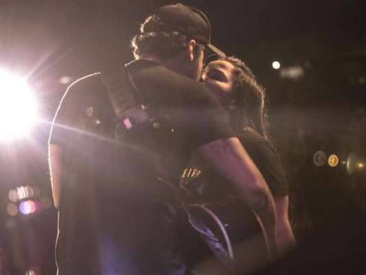 Irmã de Maraisa, Maiara assumiu romance com Fernando, da dupla com Sorocaba, e postou foto de beijo em sertanejo