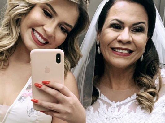 Mãe de Marilia Mendonça mata a saudade da filha após maratona de show da artista pelo Brasil