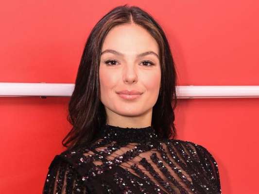 Isis Valverde postou foto e fãs notaram semelhança com atriz Carolina Ferraz