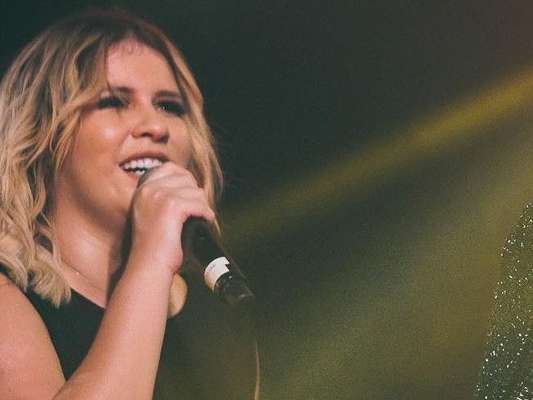 Marilia Mendonça e Maraisa, da dupla com Maiara, compraram tênis de grife iguais