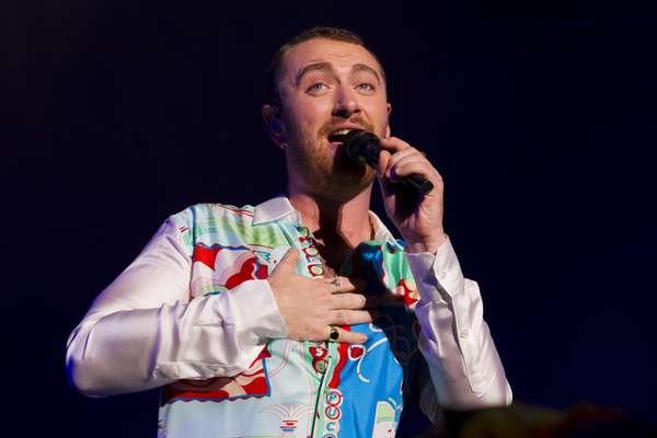 Sam Smith faz show emocionante no Lolla