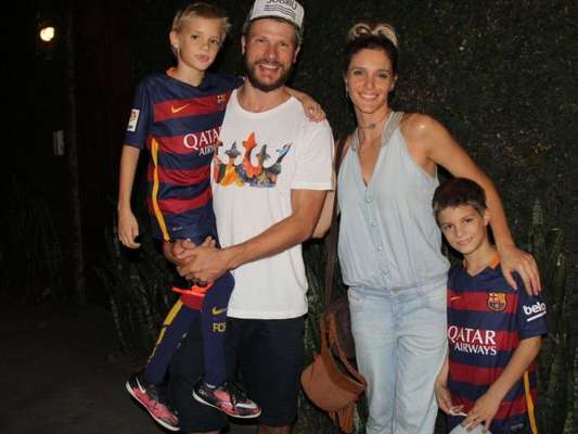 Rodrigo Hilbert compartilha momento em família com um dos gêmeos