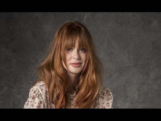 Na novela 'O Sétimo Guardião', Luz (Marina Ruy Barbosa) é nomeada guardiã após a morte de Milu (Zezé Polessa).