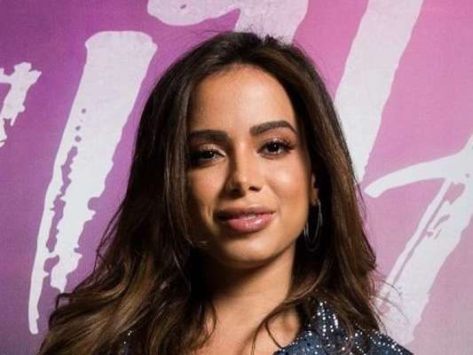 Novo affir? Anitta apareceu abraçada a investidor do mercado financeiro Otavio Barros, 11 anos mais velho que ela
