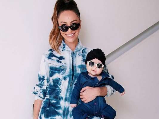 Sabrina Sato compartilha rotina com a filha de 4 meses, Zoe, em vídeo no Youtube postado nesta segunda-feira, dia 08 de abril de 2019