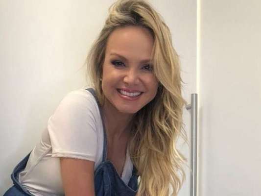 Eliana conversou com fãs sem maquiagem nesta terça-feira, 9 de abril de 2019