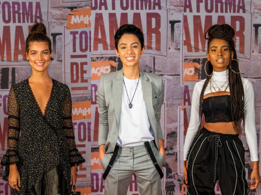 Looks de 'Malhação: Toda Forma de Amar'! Elenco aposta em brilhos, terninhos, peças metalizadas e mais. Veja as fotos