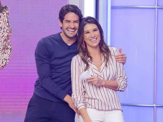 Alexandre Pato fez um post apaixonado e a namorada, Rebeca Abravanel, retribuiu