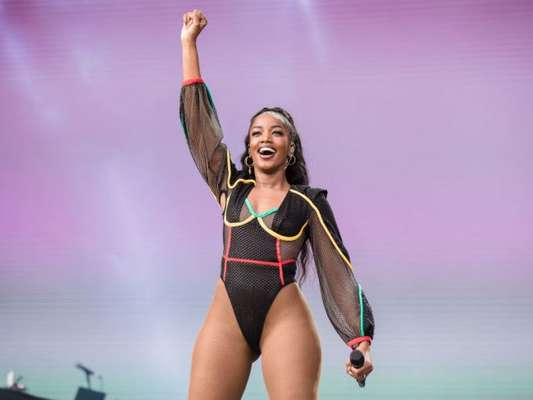 Iza divulga bastidores do clipe de "Brisa"