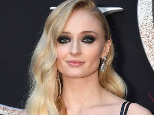 Sophie Turner, de "Game of Thrones", fala que já pensou em suicídio algumas vezes