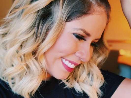Marilia Mendonça repete penteado em foto e ganha elogio de famosos