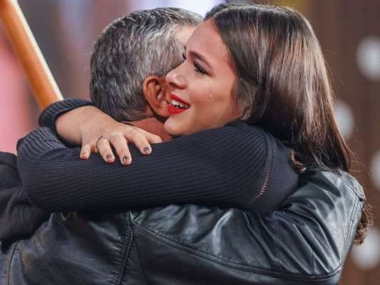 Bruna Marquezine dá detalhes de festa surpresa organizada para seu pai