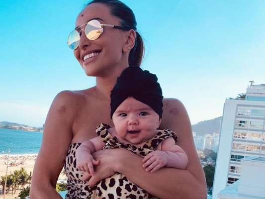 Sabrina Sato compartilha vídeo mostrando os detalhes da bolsa da filha, Zoe