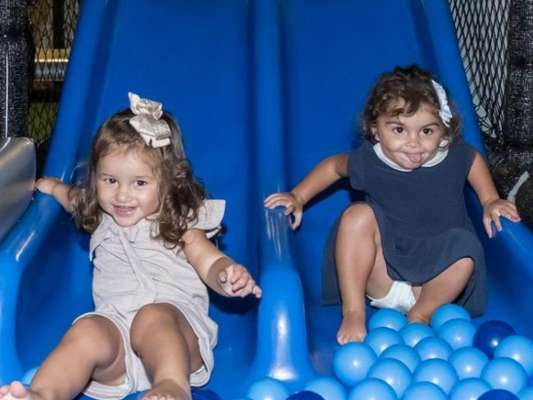 Filha de Yanna Lavigne e Bruno Gissoni, Madalena se divertiu no aniversário de 5 anos do primo, Joaquim, em casa de festas na Barra da Tijuca, Zona Oeste do Rio, nesta quarta-feira, 17 de abril de 2019
