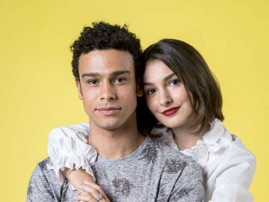 Diego (Sergio Malheiros) e Larissa (Marina Moschen) se separam por causa de armação da Vanessa (Camila Queiroz) novela 'Verão 90'