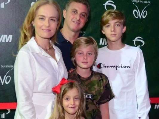 Eva, filha de Luciano Huck e Angélica, aprendeu a andar de bicicleta e fascinou o pai: 'Orgulho'