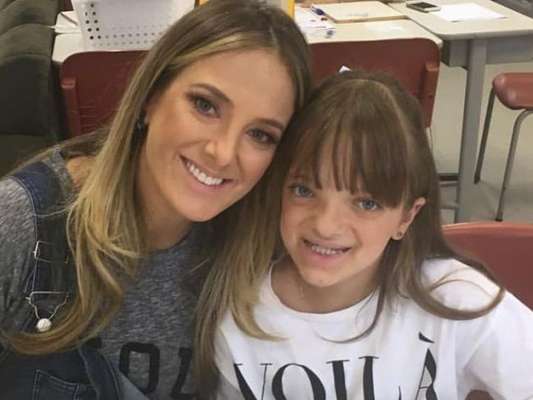 Corajosa! Ticiane Pinheiro filma Rafa Justus em trapézio e em bike sem rodinha nesta sexta-feira, dia 19 de abril de 2019