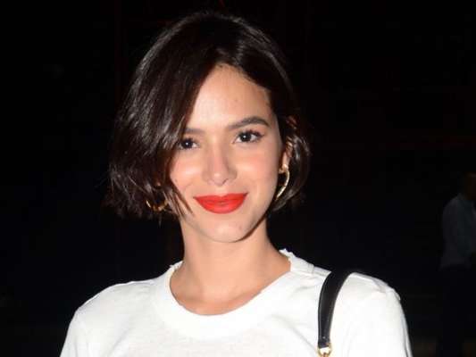 Bruna Marquezine mostrou neste domingo, 21 de abril de 2019, detalhes de seu look grifado usado na noite de sábado no Coachella