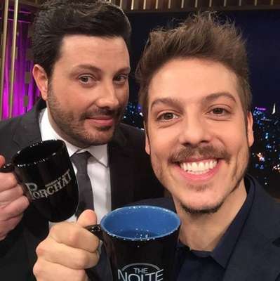 Fabio Porchat e Danilo Gentili - Apresentadores de programas exibidos na mesma faixa de horário por emissoras concorrentes, a Record TV e o SBT, os dois se encontraram para gravar o 'Programa do Porchat' que vai ao ar em 10 de outubro de 2017.