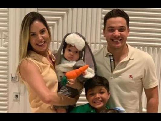 Wesley Safadão e Thyane Dantas fantasiam o filho, Dom, de coelhinho em festa na segunda-feira, dia 22 de abril de 2019
