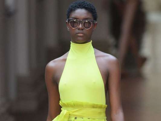 Semana de Moda de São Paulo: veja as tendências de verão 2019/20 apresentadas por Lenny Niemeyer