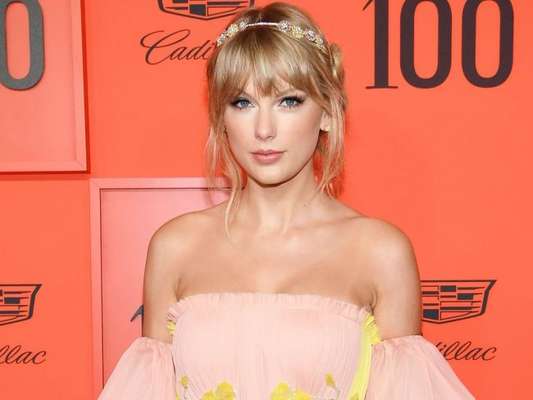 Taylor Swift em look esvoaçante em premiação da revista Time