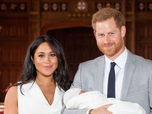 Meghan Markle e o príncipe Harry vão passar o primeiro Dia das Mães com o filho, Archie, novo membro da família real britânica