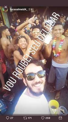 Racismo no carnaval - Durante o carnaval 2018, Lucas Almeida pediu para tirar foto com três rapazes negros que curtiam a folia, e publicou-a em seu Instagram com uma legenda racista: "Vou roubei seu celular (sic)". Um dos jovens, Iarley Duarte, expôs o fato em sua rede social: "Infelizmente, ninguém está livre do racismo e preconceito. Esse babaca chegou no bloco e pediu pra tirar uma foto com a gente", denunciou. Em seguida, Lucas foi demitido de sua empresa; leia a história completa aqui.