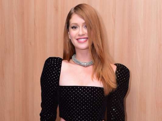 Marina Ruy Barbosa brilhou com top cropped cheio de cristais
