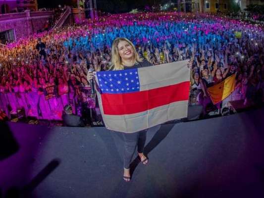 Marilia Mendonça fez uma apresentação gratuita em Manaus nesta quarta-feira, 8 de maio de 2019