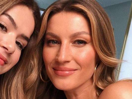 Maisa Silva e Gisele B6undchen se encontraram e a adolescente compartilhou foto do momento para seus mais de 22 milhões de seguidores no Instagram, nesta quinta-feira (09).