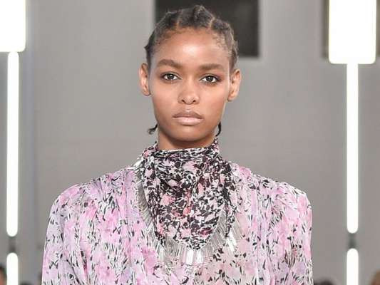 Mix de estampas no desfile de Giambattista Valli na Semana de Moda de Paris