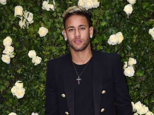 Neymar postou foto na tarde desta quarta-feira com look estilo country