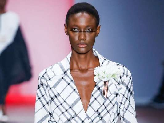 Preto e branco, um clássico na moda de volta às passarelas