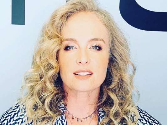 Angélica bancou a 'cabeleireira' ao cortar pêlos da cadelinha Gringa: 'Acha que é o Celso Kamura'