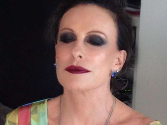 Ana Maria Braga surge morena em foto e alerta sobre fake news nesta quarta-feira, dia 15 de maio de 2019
