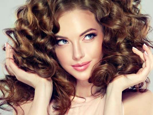 Confira os mitos e as verdades sobre a reação dos shampoos com o cabelo