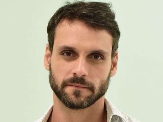 Na novela 'Topíssima', Sophia (Camila Rodrigues) e Antonio (Felipe Cunha) se beijam pela primeira vez, no capítulo de sexta-feira, 7 de junho de 2019