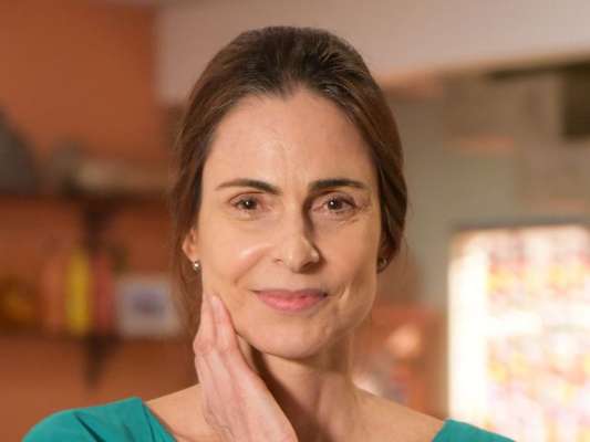 Na novela 'Topíssima', Mariinha (Silvia Pfeifer) bate em Lara (Cristiana Oliveira) depois que ela corta a bolsa de estudos da filha, Gabriela (Rafaela Sampaio) no capítulo de quinta-feira, 13 de junho de 2019