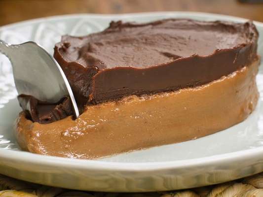 Sobremesa gelada de chocolate