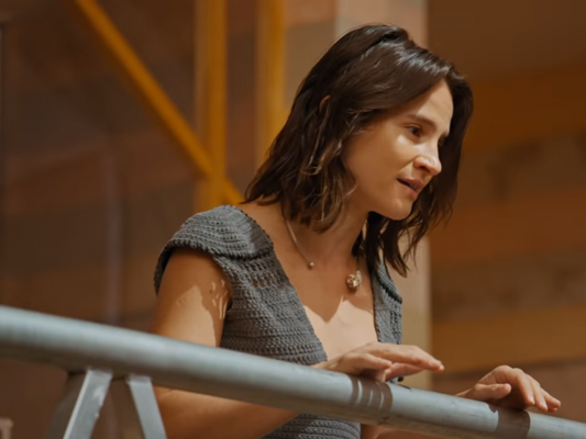 Michele (Bianca Comparato) é a fundadora da Concha. Terceira temporada de "3%" chega ao Netflix nesta sexta-feira (7)