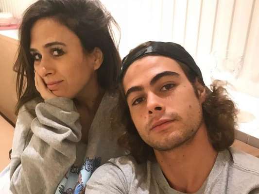 Tatá Werneck sentiu sua filha chutando pela primeira vez e Rafael Vitti filmou!