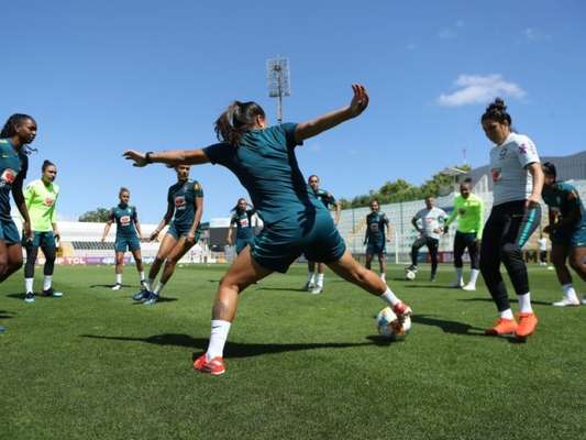 Meninas da Seleção Brasileira se preparam para a Copa do Mundo Feminina
