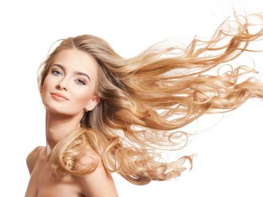 Cabelo precisa de hidratação no inverno: saiba como recuperar a saúde dos fios durante os dias frios