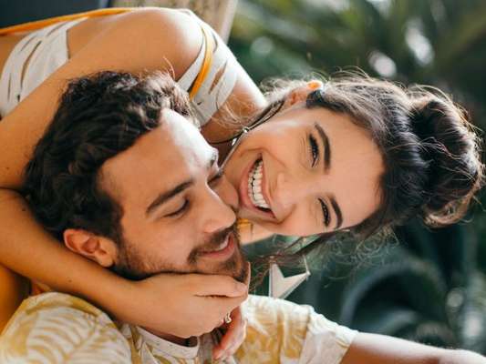 Ex-atores de "Malhação", André Luiz Frambach e Rayssa Bratillieri respondem quiz de Dia dos Namorados