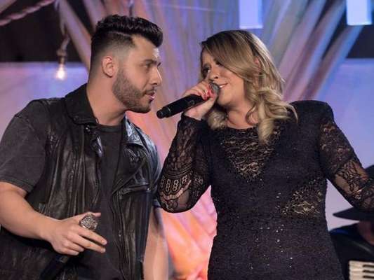 Marilia Mendonça e Murilo Huff se divertem por conversa na internet nesta segunda-feira, dia 10 de junho de 2019, após maratona de shows da cantora