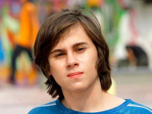 Namorada de Rafael Miguel, Isabela Tibcherani agradeceu apoio enviado após assassinato do ator: 'Crucial pra manter a força'