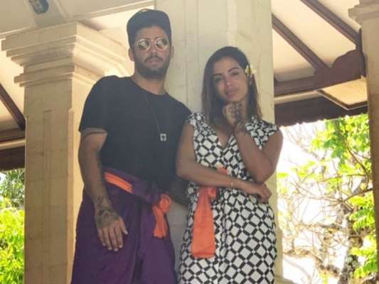 Anitta recorda viagem com Pedro Scooby à Indonésia: 'Transei muito, fiz de tudo, tomei muito álcool'