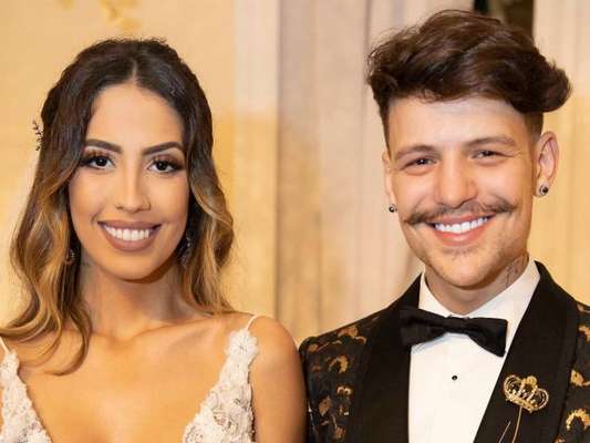 Saulo Poncio filma Gabi Brandt, grávida, com barriga 'em movimento' nesta terça-feira, dia 11 de junho de 2019